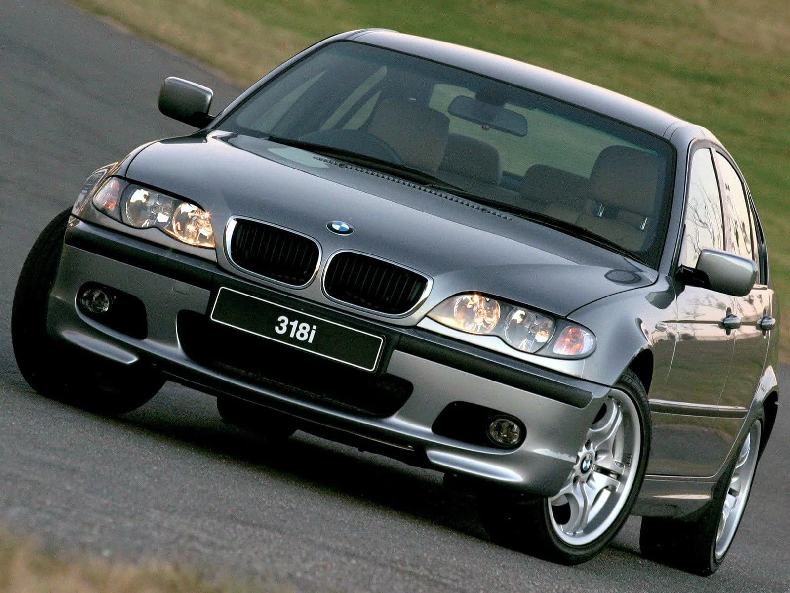 BMW 3シリーズ 318iなど計299台がリコール。助手席エアバッグ不具合