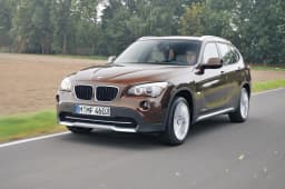 BMW X1 xDrive20d 2台がリコール - リアシートベルトのCSセンサー固定不良により後部座席乗員を適切に拘束できないおそれ