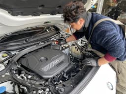 【エンジンオイル漏れ】BMW E91 3シリーズ 325iのオイルフィルターハウジングガスケット 故障診断と修理費用