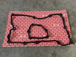 BMW E66 7シリーズ 750Li エンジンオイル漏れの修理費用 - ヘッドカバーガスケット交換事例