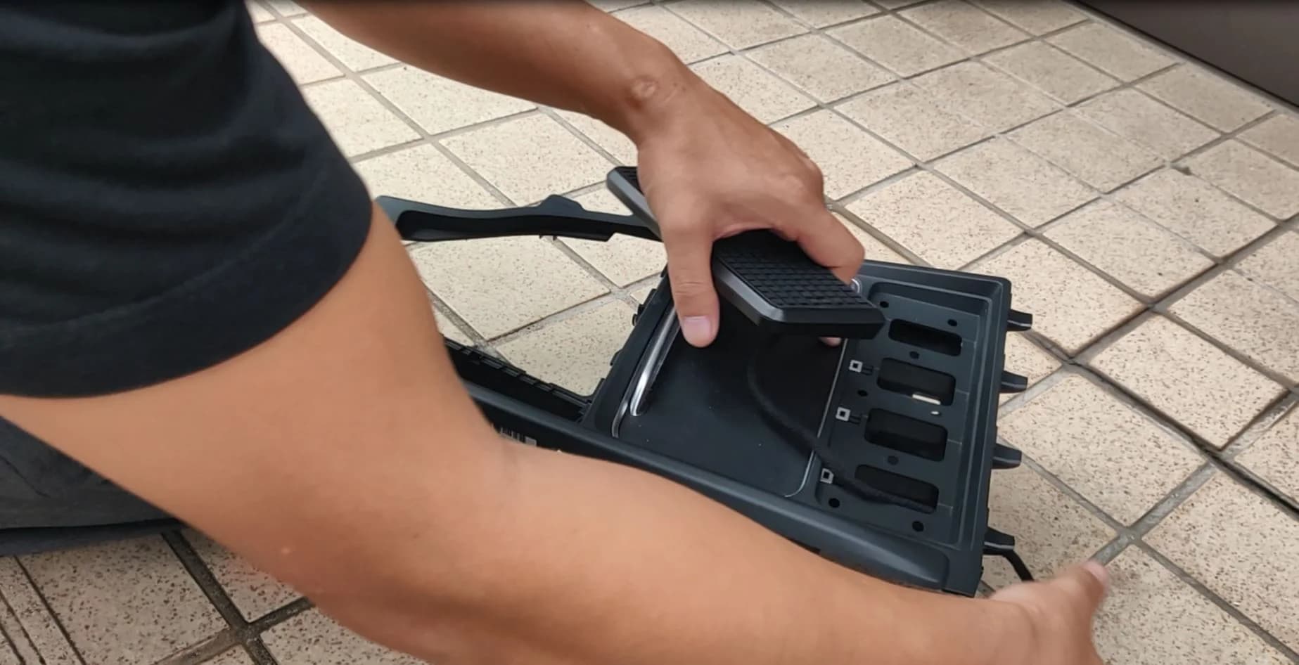 BMWのワイヤレス充電ができない原因と対処法を整備士が解説