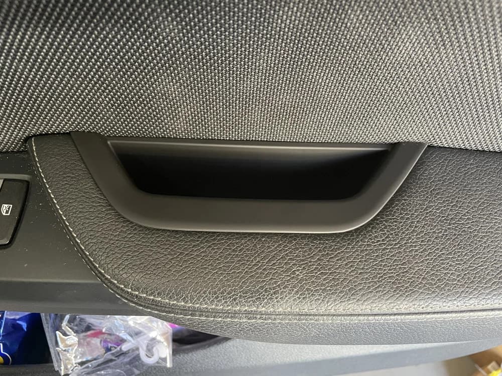 BMW F25 X3 20d ドアポケットカバー交換費用 - 内装劣化の修理事例