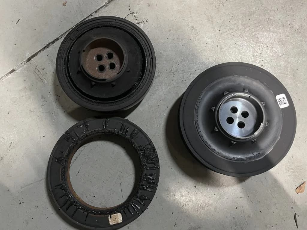 MINI R60 クーパーD バッテリー警告灯の修理費用 - クランクプーリー交換で解決した事例