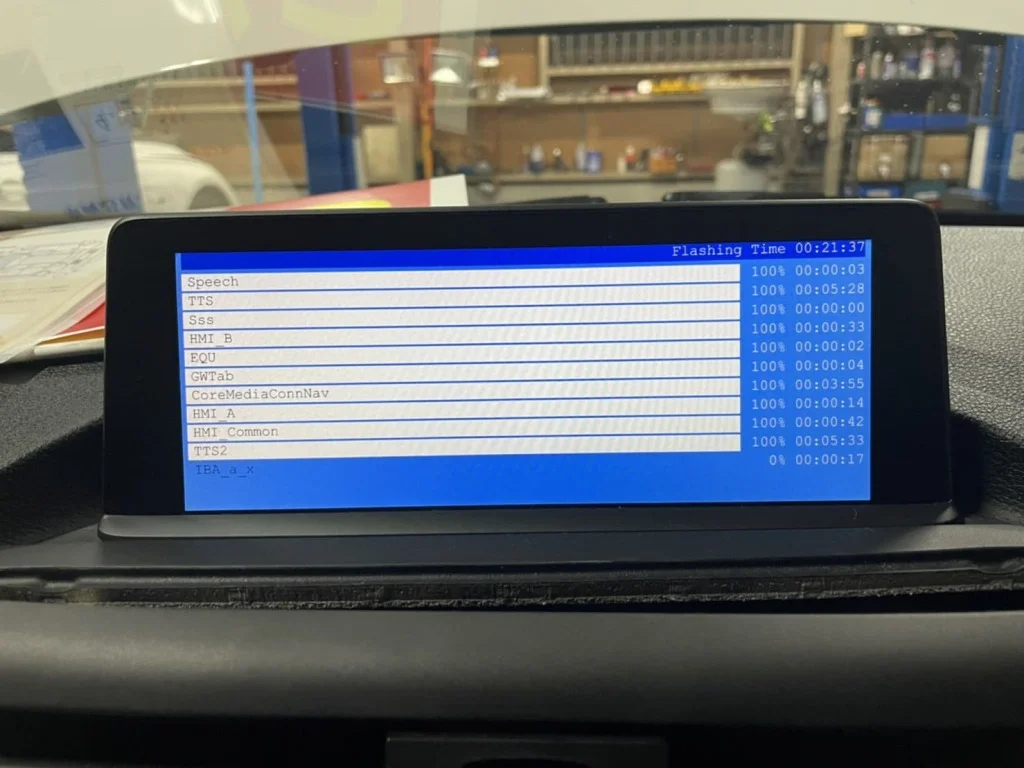 BMW F31 320i Mスポーツ カーナビNO SIGNAL - HU-H交換で解決した事例