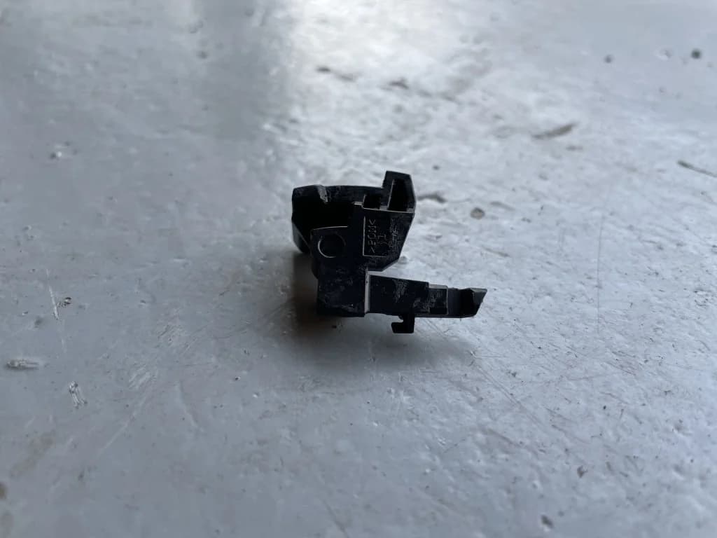 MINI R60 クーパーD トランクが開かない修理費用 - トランクリッドロック交換事例