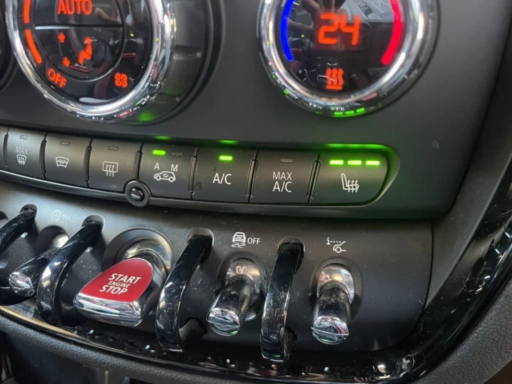 MINI F54 ジョンクーパーワークス クラブマンのシートヒーターが暖まらない故障診断とシートクッションの交換・修理費用