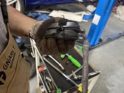 MINI F55 ブレーキパッド交換 - ブレーキパッドセンサー交換の修理費用