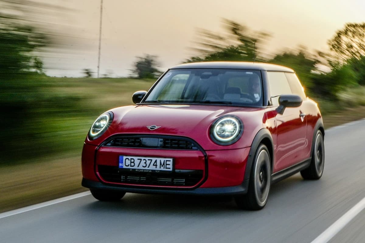 MINI Cooper Cなど4車種 5038台がリコール。フロントワイパーの不具合で警告灯点灯・発煙のおそれ