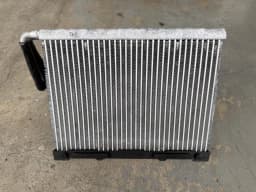 BMW G11 740i エバポレーター交換費用 - エアコン冷媒漏れを解決した事例