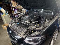 BMW F13 640i ドライブベルトテンショナー交換費用 - エンジン異音修理事例