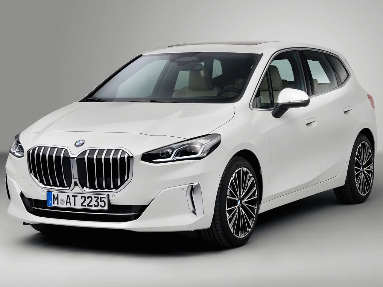 BMW 218i アクティブツアラー 1,468台がリコール。後部座席のシートベルトに不具合