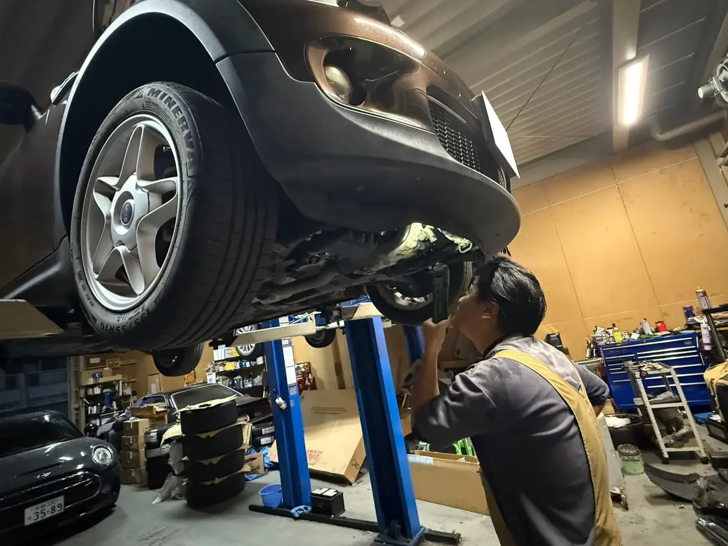 BMW・MINIのエンジンオイル漏れ修理費用 - 漏れ箇所別の費用目安を整備士が解説