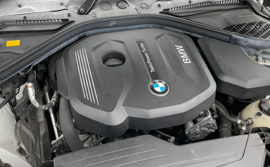 BMWのエンジンルーム