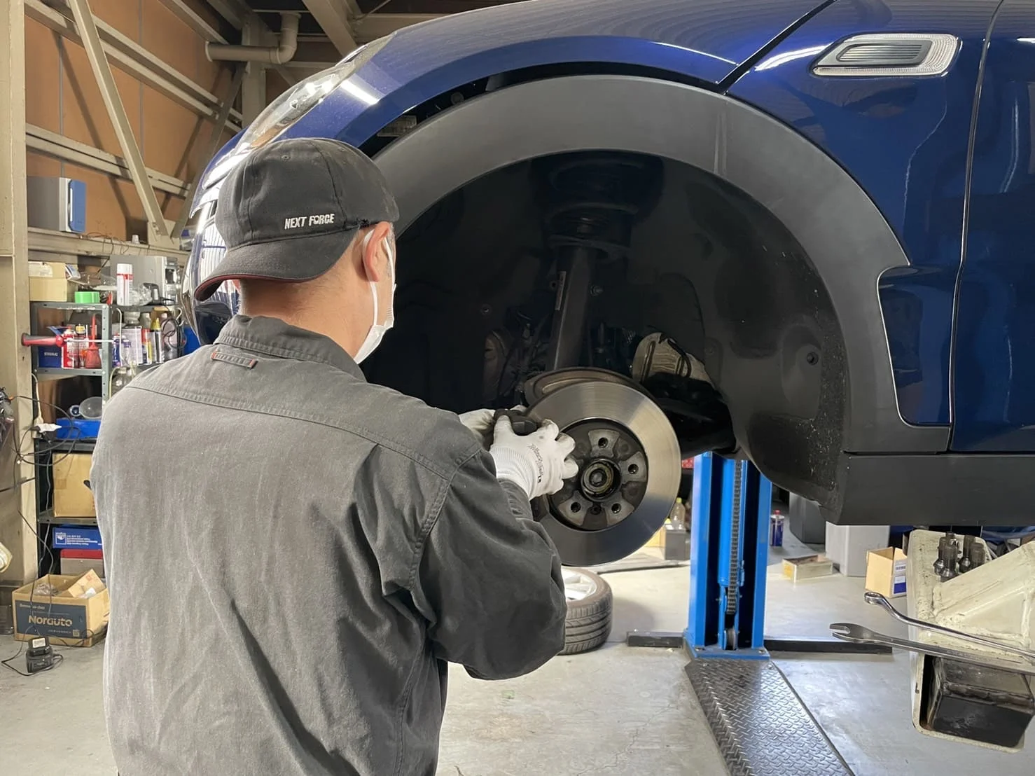 原因別修理見積のため点検中のMINIエンジンルーム