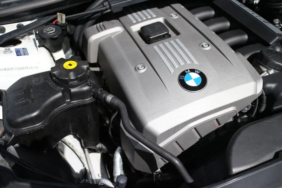 BMW E91 3シリーズ 325iのエンジン