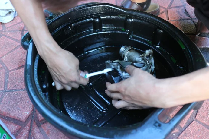 オイルフィルターハウジングの清掃