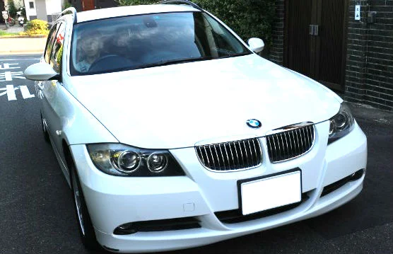 今回、整備をするBMW E91 3シリーズ 325i