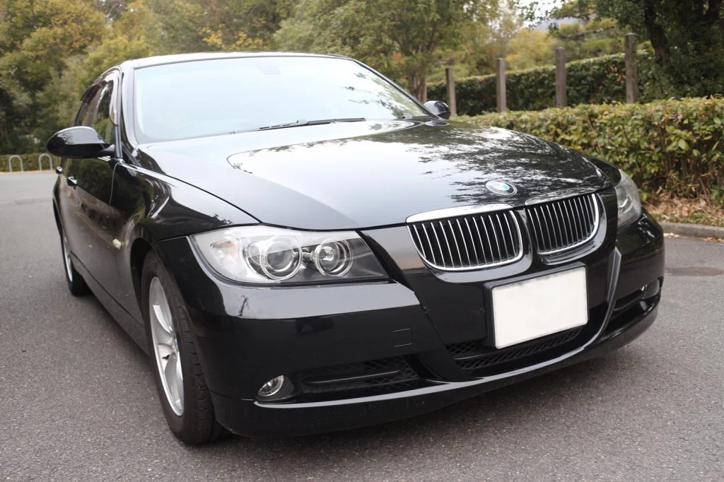 今回、整備をするBMW E90 3シリーズ 325i