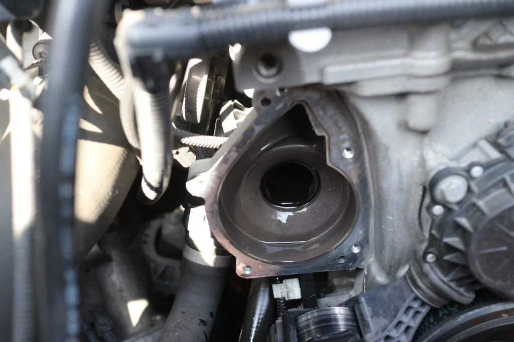 ウォーターポンプから冷却水漏れを確認