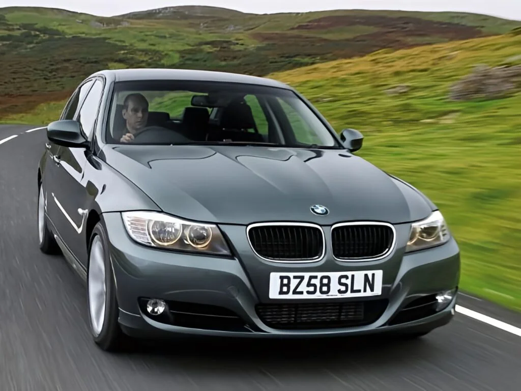 今回、整備をするBMW E91 3シリーズ 325i