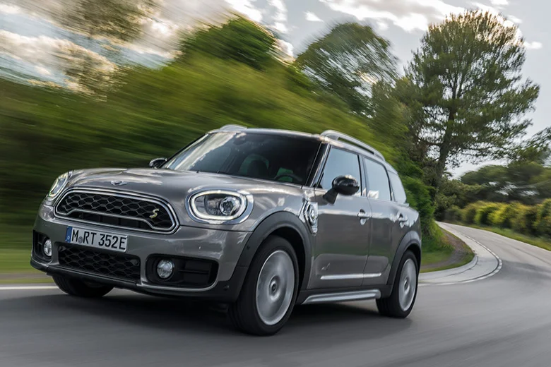 今回、整備をするMINI クーパーD F54