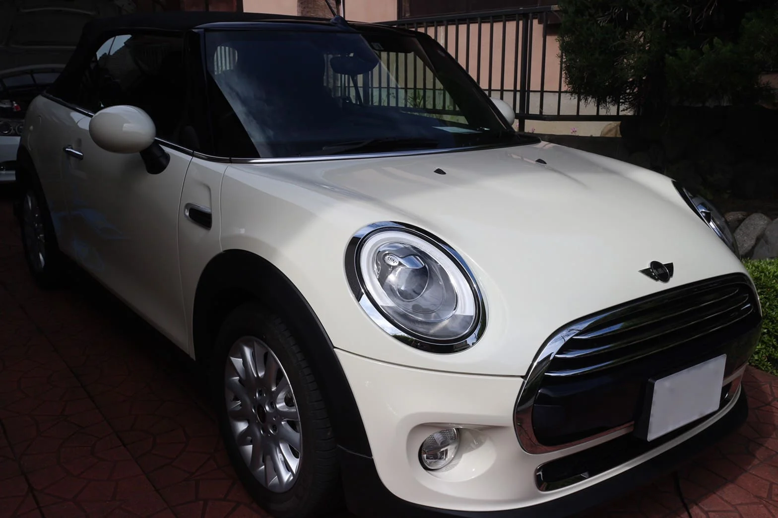 今回、整備をするMINI クーパー F56