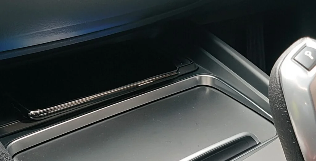 スマートフォンを置いても反応しない充電が開始されない