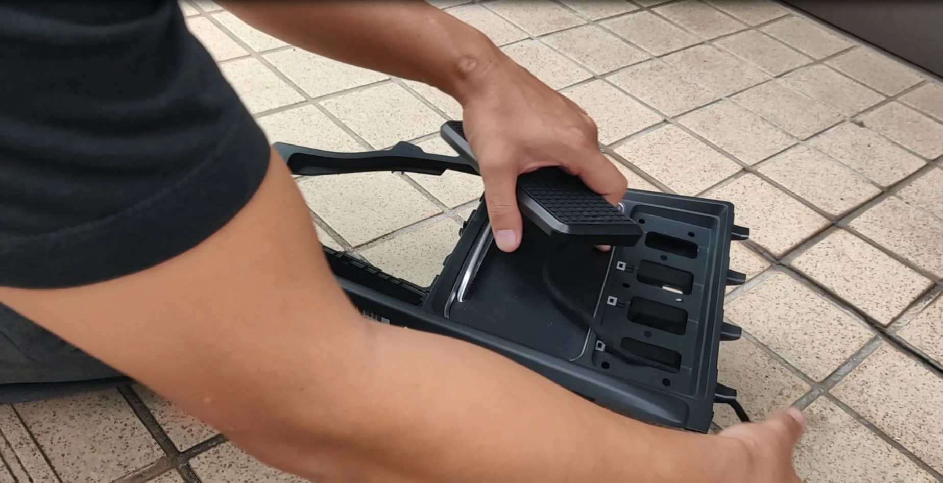 ワイヤレス充電器ユニットの設置