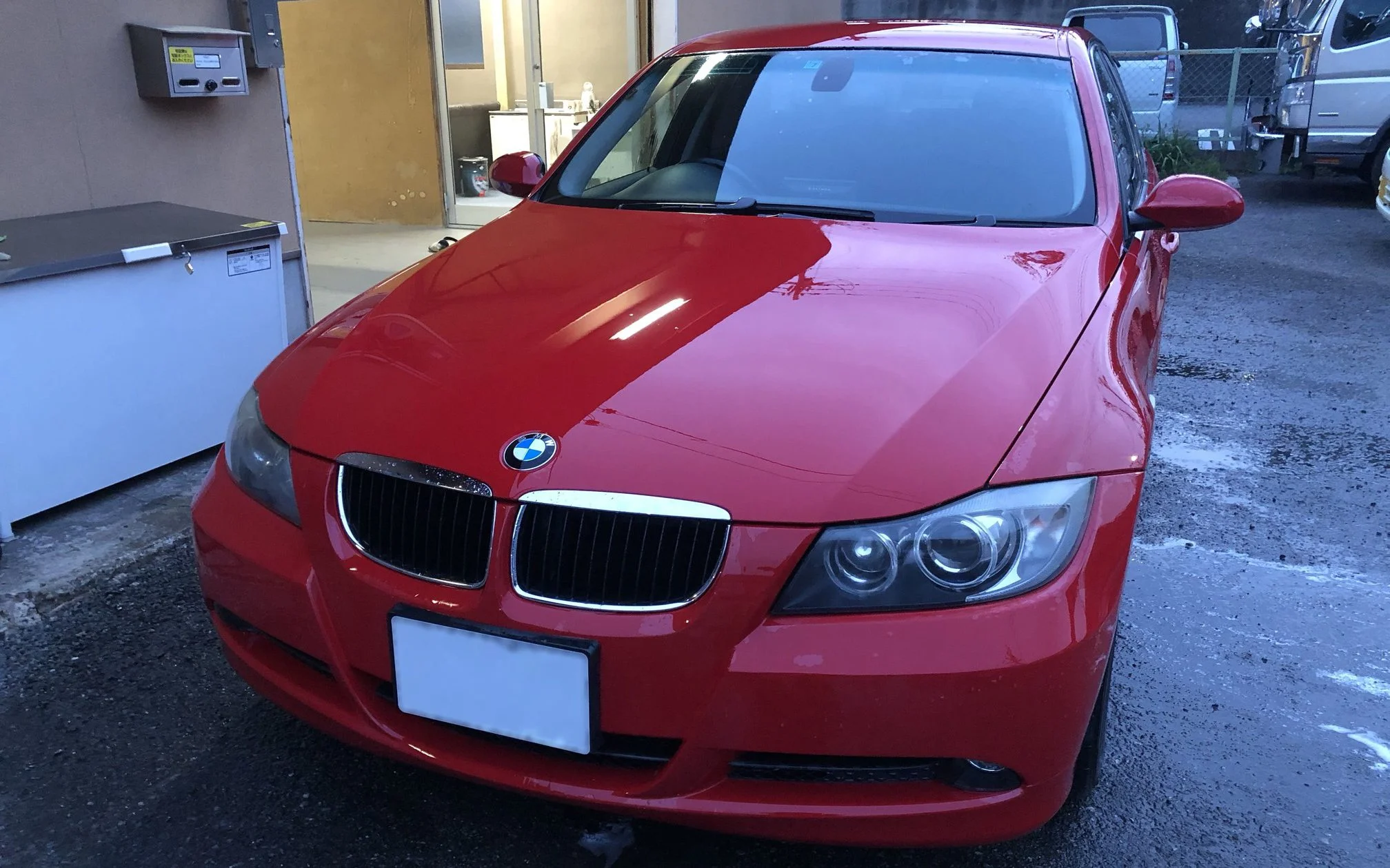今回、整備をするBMW E90 3シリーズ 320i
