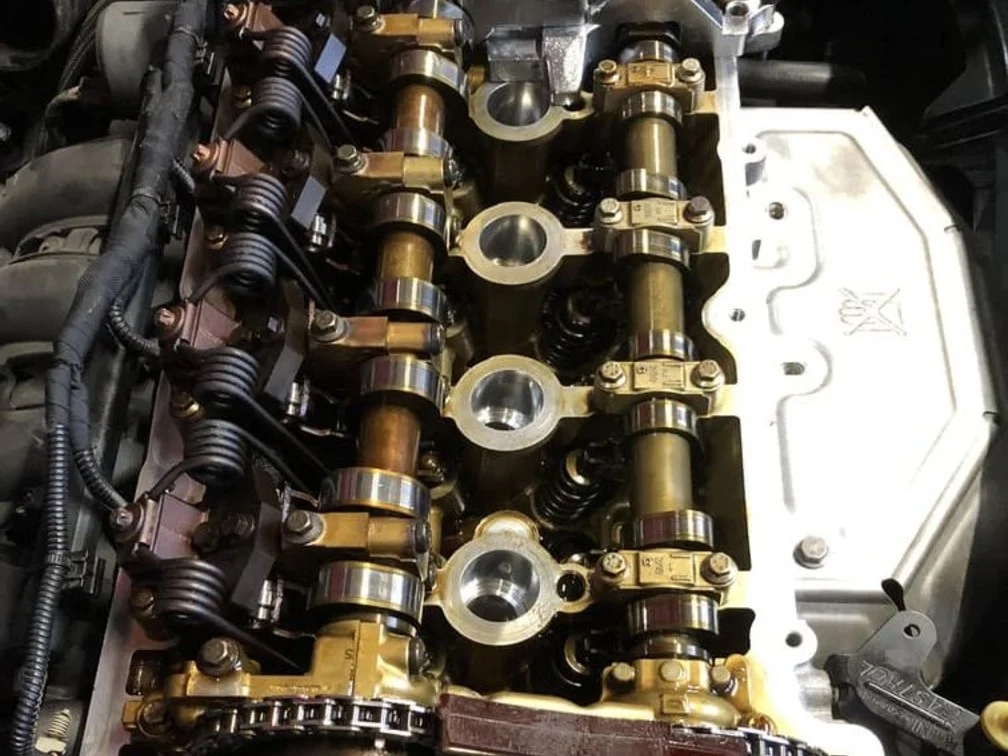 タイミングチェーン周辺のエンジン内部