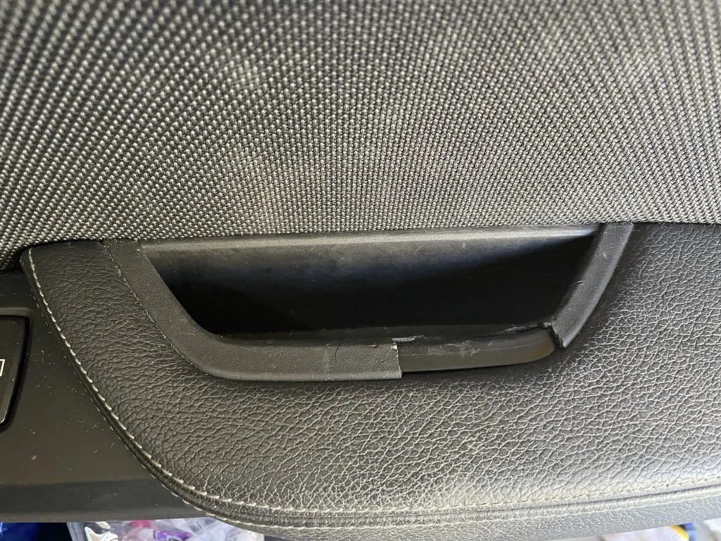 劣化したBMW F25 X3 20dのドアポケット