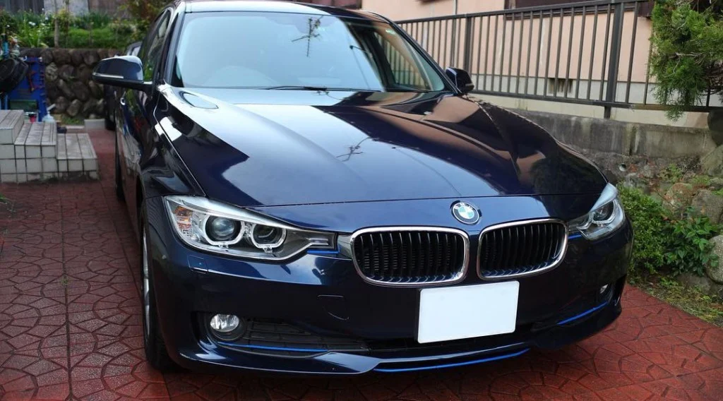 今回、整備をするBMW F30 3シリーズ 320d