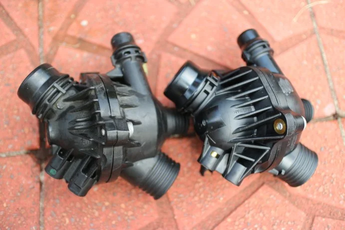 サーモスタット 劣化（左）新品（右）