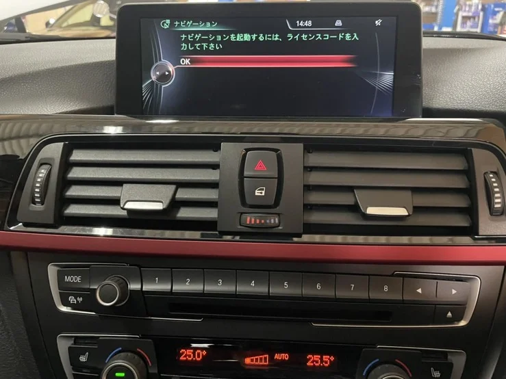 起動したカーナビ(ライセンスコードを求められる)