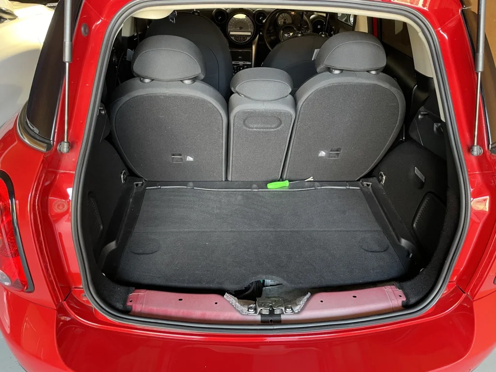 閉まらなくなったトランクのハッチバック