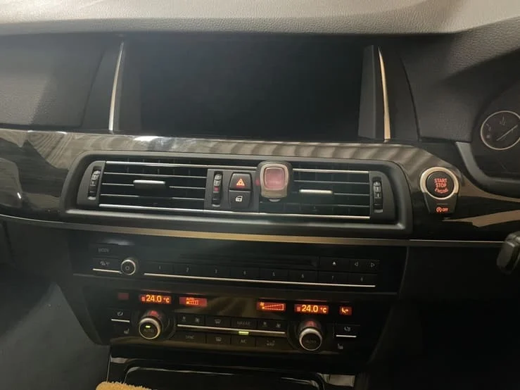 ブラックアウトしたカーナビ