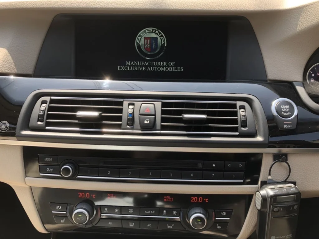 カーナビゲーションを起動した様子