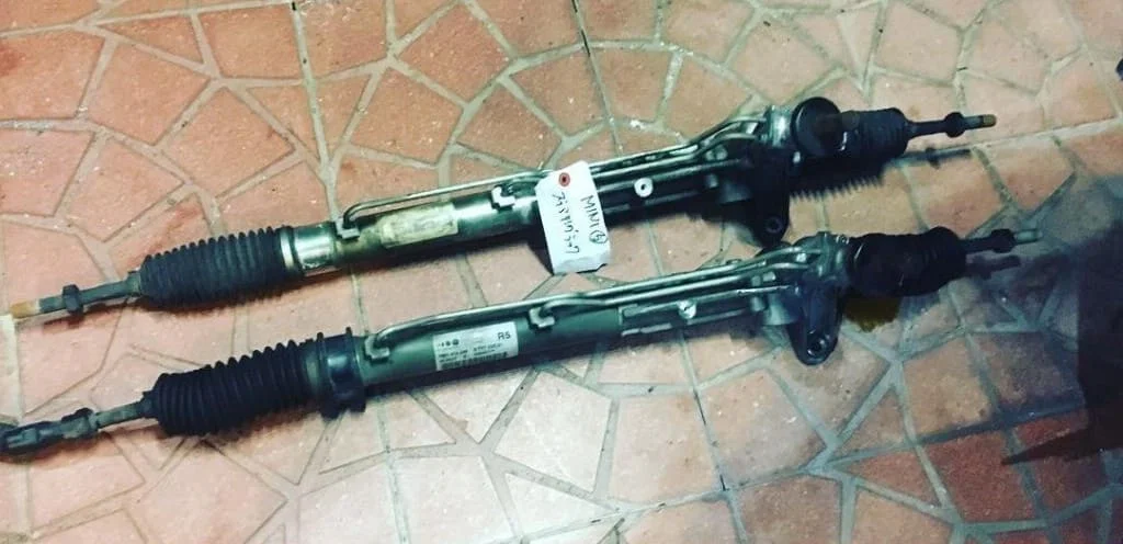 中古のステアリングギアボックス（ステアリングラック）