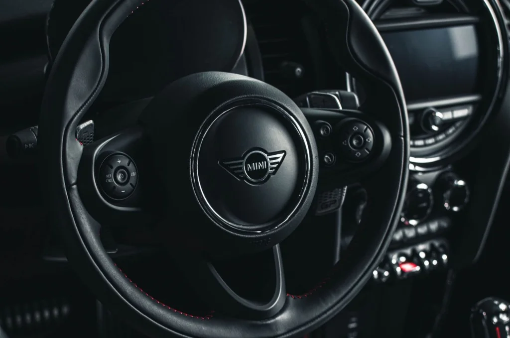 MINIのハンドル（ステアリングホイール）のイメージ画像