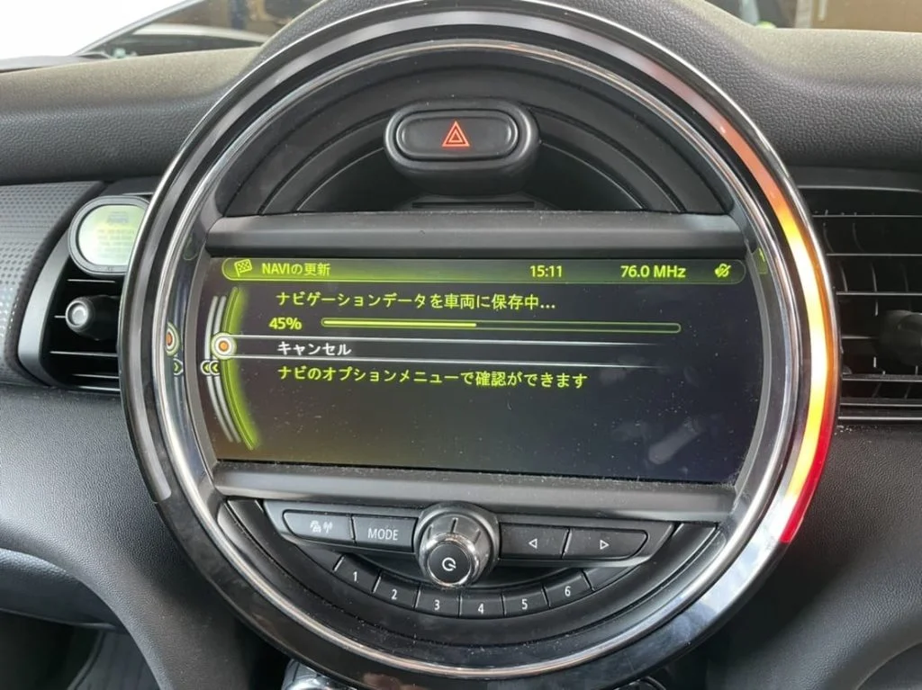 プログラミングを実施し、復帰中のカーナビの様子