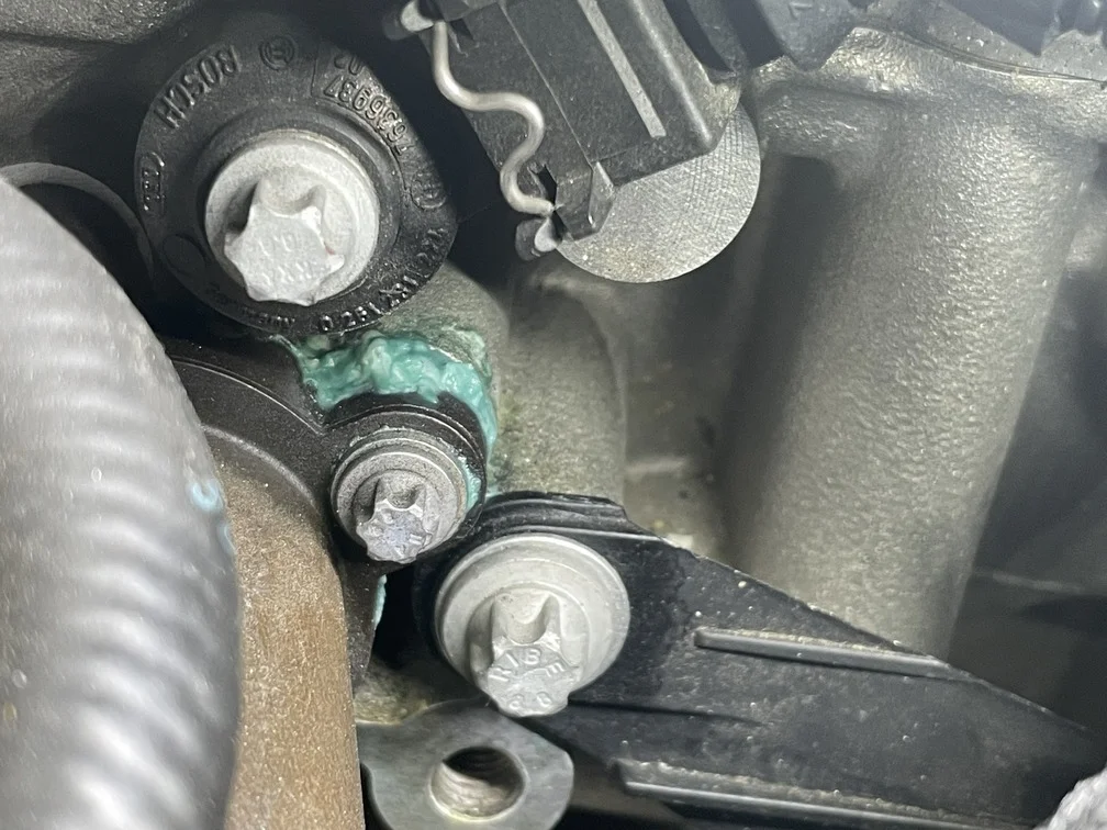 エンジンの冷却水が漏れだした様子