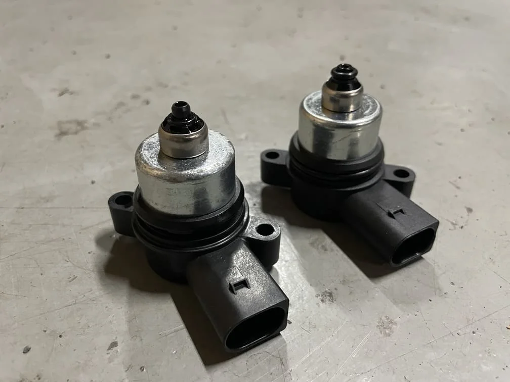 オーバーホールして交換したエアサスポンプの排気用のバルブ