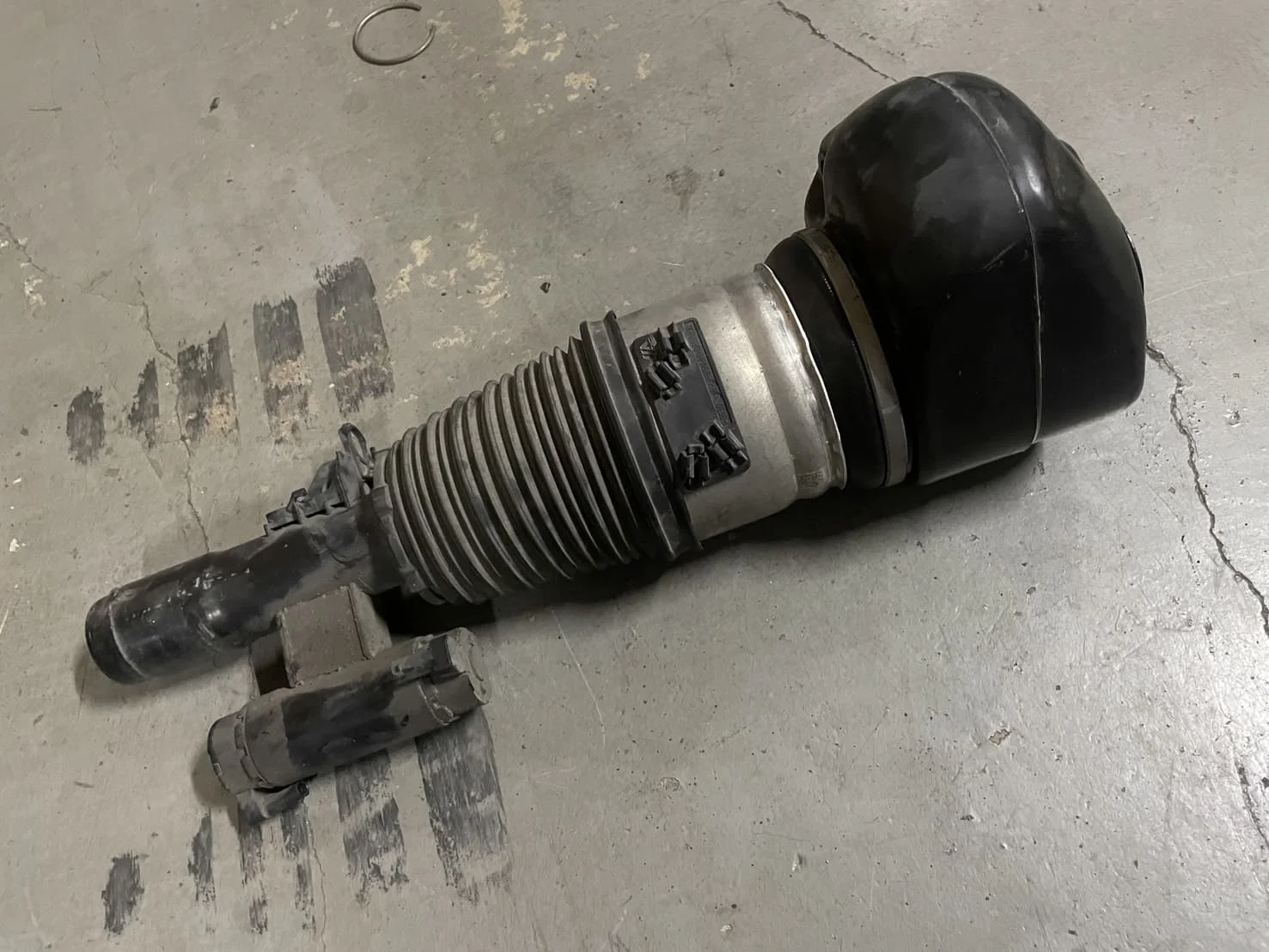 BMW 7シリーズ G11に取り付けてあったエアサスペンション