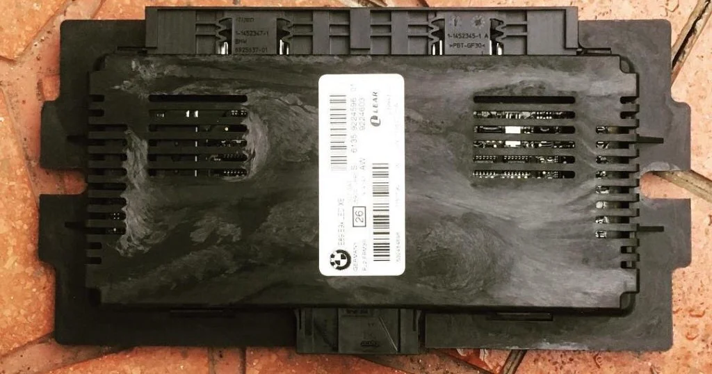 フットウェルモジュール（FRM）