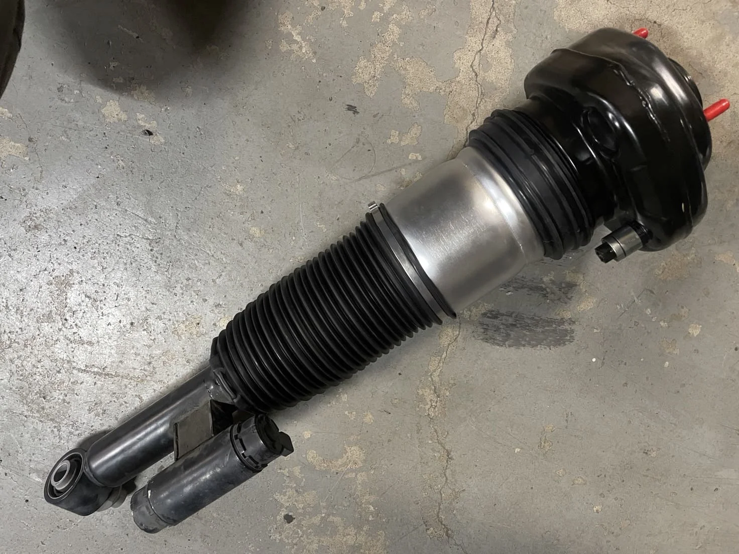 BMW 7シリーズ G11のストラットサスペンション