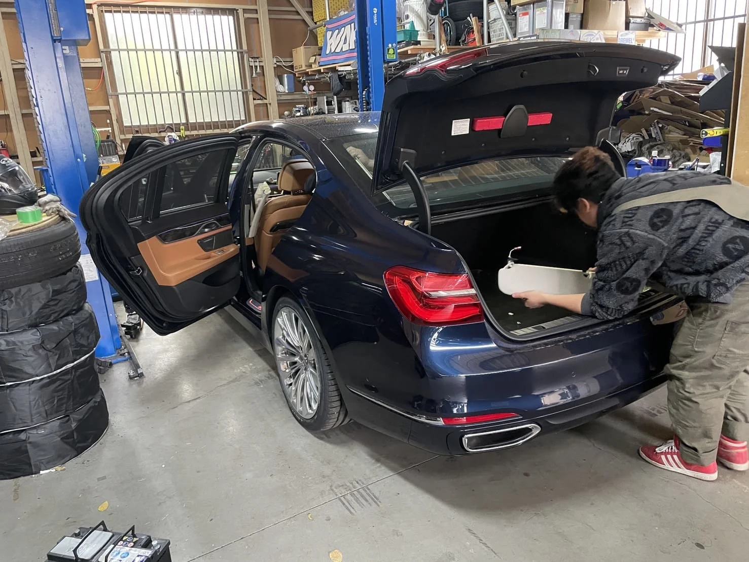 GNARLY automobileの作業風景