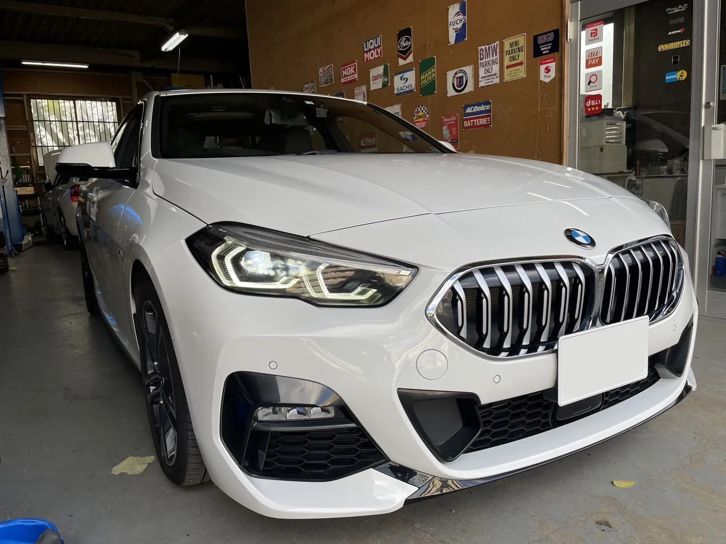 今回、整備をするBMW 2シリーズ F44 218i