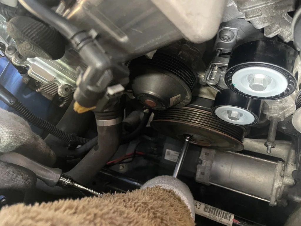 クランクプーリーを取り外す