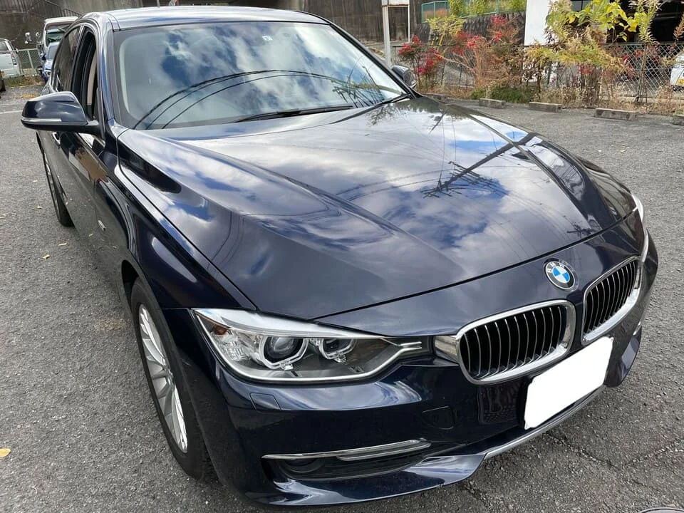 今回、整備をするBMW F30 3シリーズ 320i