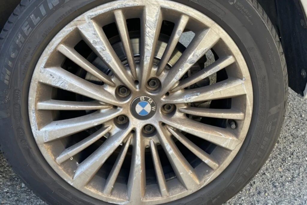 ブレーキダストによって汚れたホイール